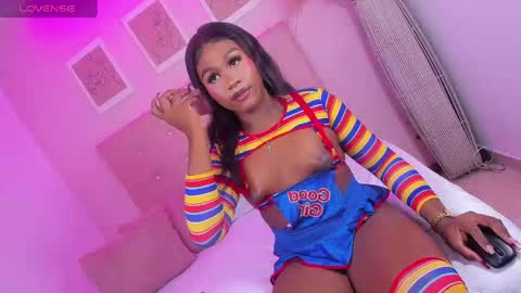 Snapshot of annie_dolce_ chatting on October 30, 10:43 pm annie_dolce_ online show from October 30, 10:43 pm