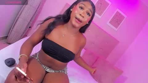 Snapshot of annie_dolce_ chatting on December 17, 1:00 am annie_dolce_ online show from December 17, 1:00 am