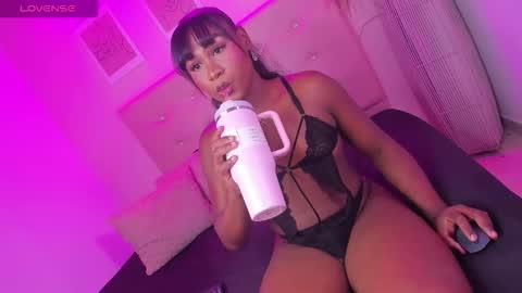 Snapshot of annie_dolce_ chatting on March 2, 11:11 pm annie_dolce_ online show from March 2, 11:11 pm