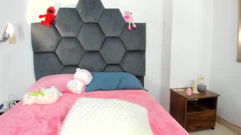 Snapshot of annie_dreams69 chatting on December 4, 12:30 am Annie online show from December 4, 12:30 am