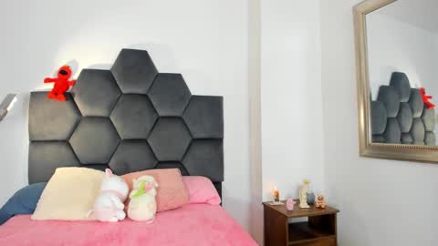 Snapshot of annie_dreams69 chatting on January 24, 12:52 am Annie online show from January 24, 12:52 am