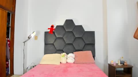 Snapshot of annie_dreams69 chatting on February 6, 8:13 pm Annie online show from February 6, 8:13 pm