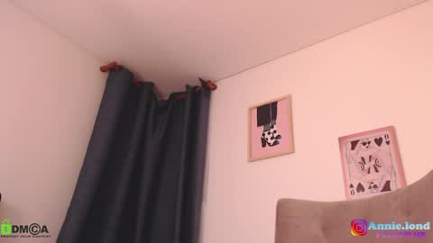 Snapshot of annie_es chatting on December 9, 11:45 pm Annie online show from December 9, 11:45 pm