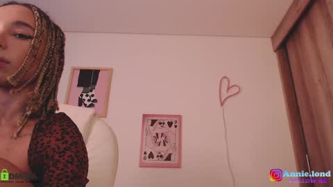 Snapshot of annie_es chatting on December 20, 3:00 pm Annie online show from December 20, 3:00 pm