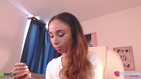 Snapshot of annie_es chatting on December 30, 3:57 pm Annie online show from December 30, 3:57 pm