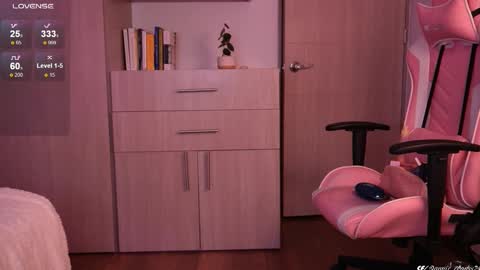 Snapshot of annie_evans24 chatting on March 4, 5:42 am Annie Evans online show from March 4, 5:42 am