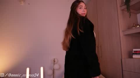 Snapshot of annie_evans24 chatting on November 25, 12:54 am Annie Evans online show from November 25, 12:54 am