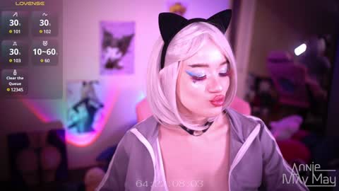 Snapshot of annie_may_may chatting on January 6, 7:52 am Annie May online show from January 6, 7:52 am