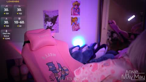 Snapshot of annie_may_may chatting on January 9, 4:06 pm Annie May online show from January 9, 4:06 pm