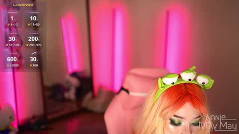 Snapshot of annie_may_may chatting on November 3, 1:45 pm Annie May online show from November 3, 1:45 pm