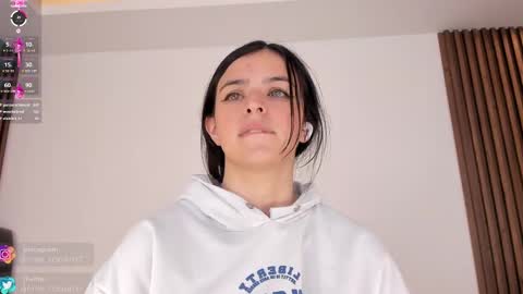 Snapshot of annie_roberts7 chatting on December 3, 2:25 am Annie Roberts online show from December 3, 2:25 am
