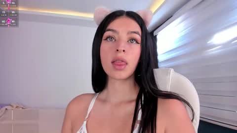 Snapshot of annie_roberts7 chatting on January 12, 9:19 pm Annie Roberts online show from January 12, 9:19 pm