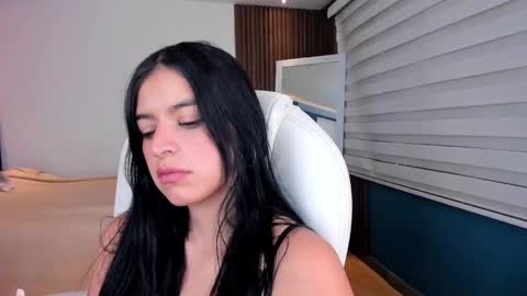 Snapshot of annie_roberts7 chatting on March 7, 8:44 pm Annie Roberts online show from March 7, 8:44 pm