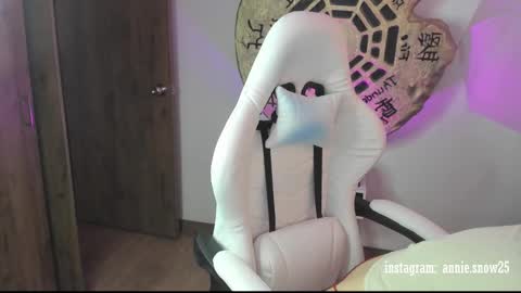 JEANNE no olvides seguirme dont forget follow me  uu online show from February 21, 10:26 pm