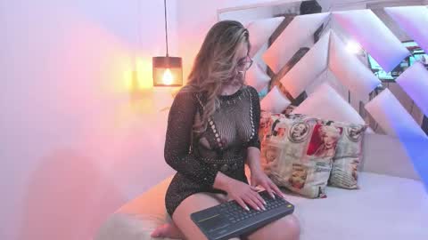 annie_vega17 online show from March 7, 6:38 pm