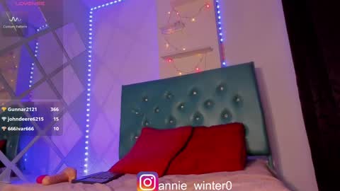 Annie online show from March 3, 11:14 pm