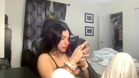 annie_xxx111 online show from January 28, 10:45 pm