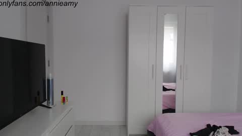 Snapshot of annieamy chatting on January 22, 1:00 pm Annie online show from January 22, 1:00 pm