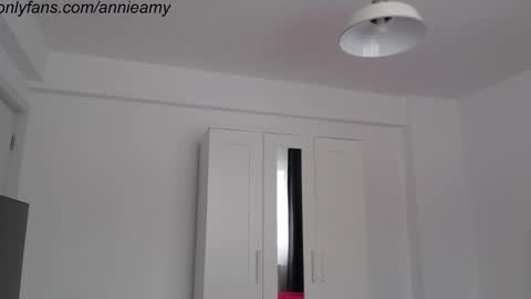 Snapshot of annieamy chatting on February 17, 12:59 pm Annie online show from February 17, 12:59 pm