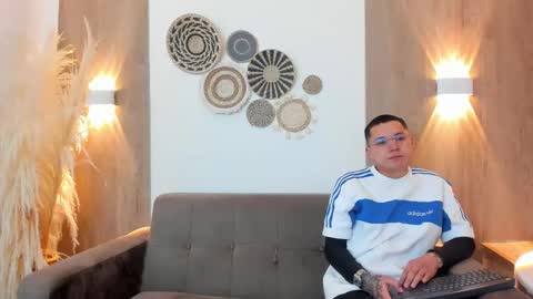 Annie And Leandro online show from December 20, 1:40 pm