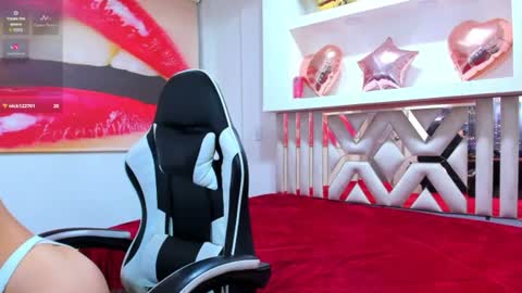 Anniee online show from July 31, 1:21 pm