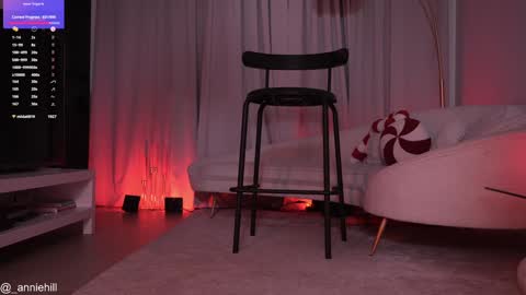 Snapshot of anniehillofficial_ chatting on January 5, 9:47 pm anniehillofficial_ online show from January 5, 9:47 pm