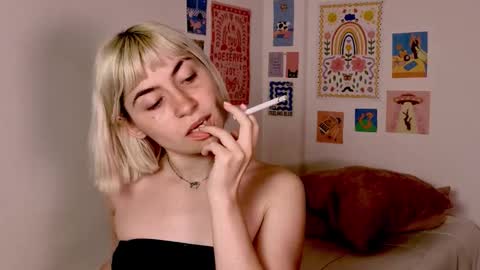 Snapshot of annietinky chatting on November 25, 2:44 am annietinky online show from November 25, 2:44 am