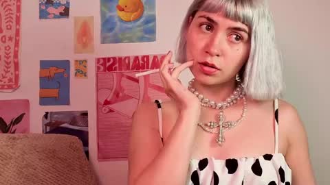 annietinky online show from June 1, 3:52 am