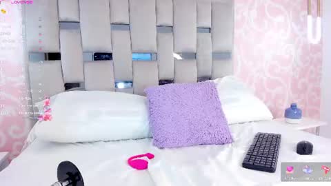 Snapshot of annievanegas chatting on July 1, 4:58 am ANNIE online show from July 1, 4:58 am