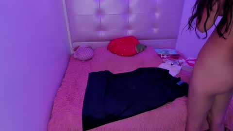 Snapshot of anniie_evans1 chatting on February 4, 8:06 pm Annie Evans online show from February 4, 8:06 pm