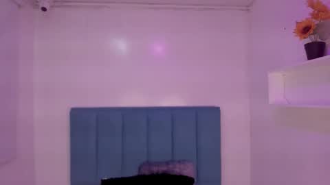 Snapshot of anniie_evans1 chatting on October 9, 4:16 pm Annie Evans online show from October 9, 4:16 pm