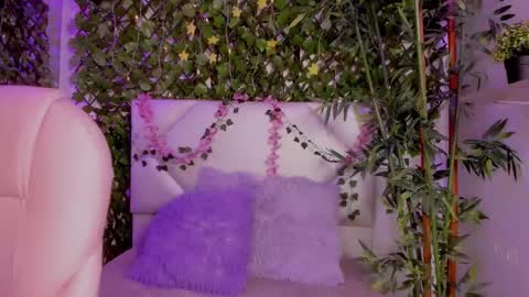 Annie Evans  online show from November 8, 4:18 pm