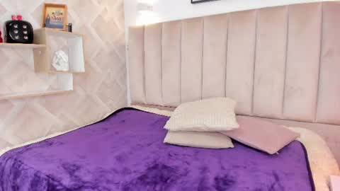 Annie Queen online show from June 12, 2:43 am
