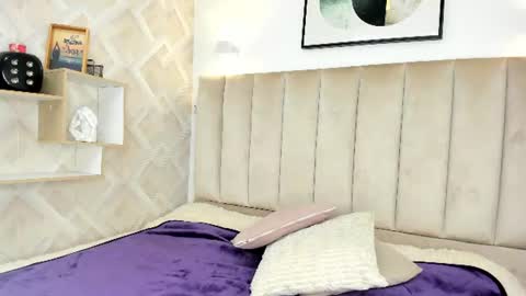 Annie Queen online show from June 16, 3:31 am