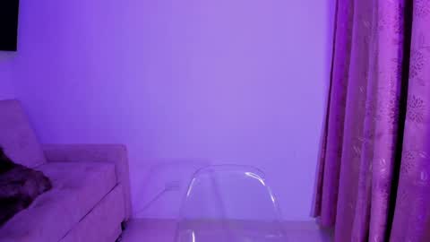 Snapshot of annika_03 chatting on October 31, 2:12 am Gise. online show from October 31, 2:12 am