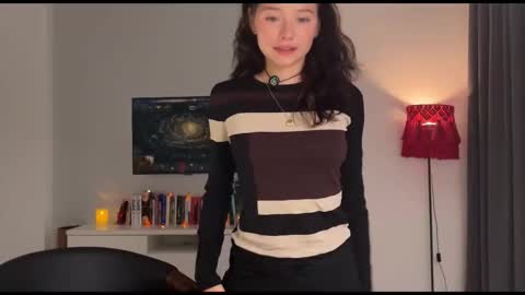 Snapshot of anntics_ chatting on December 2, 12:32 pm N antics online show from December 2, 12:32 pm