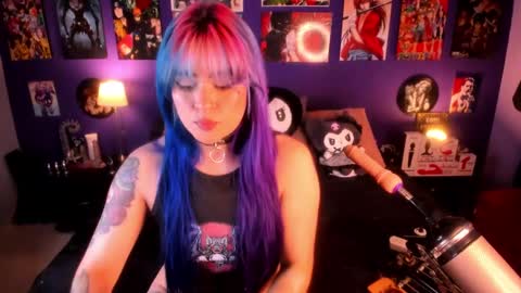 Snapshot of anny_cross chatting on February 18, 3:31 am Paty online show from February 18, 3:31 am