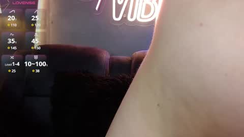 Snapshot of anny_loves chatting on January 10, 12:17 am anny_loves online show from January 10, 12:17 am