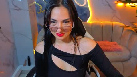 Live 1500am 2100pm COLOMBIAN HOUR online show from May 5, 7:55 pm