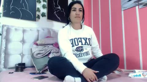 Snapshot of annyevans_ chatting on February 17, 11:09 pm online show from February 17, 11:09 pm