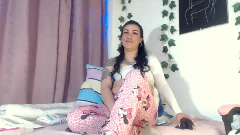 Snapshot of annyevans_ chatting on September 24, 11:57 am online show from September 24, 11:57 am