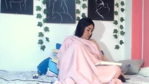 Snapshot of annyevans_ chatting on October 28, 1:58 pm online show from October 28, 1:58 pm