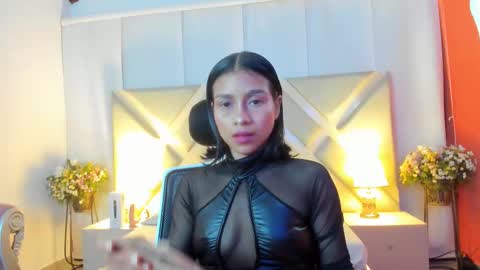 Snapshot of annylittle_ chatting on October 24, 4:20 am LittleSunny My schedule 1400 - 2200 GMT -5 online show from October 24, 4:20 am