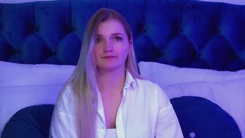 annyraii online show from March 6, 6:48 pm