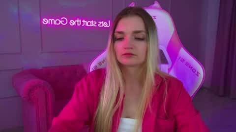 annyraii online show from March 11, 7:03 am