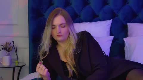 annyraii online show from March 14, 6:13 pm