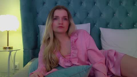 annyraii online show from March 15, 6:03 pm