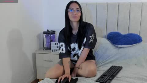 Anny online show from April 28, 5:18 pm