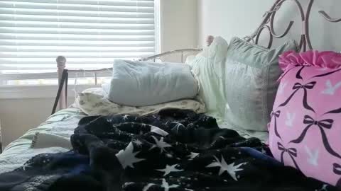 Snapshot of anon_bunny chatting on April 10, 6:23 pm anon_bunny online show from April 10, 6:23 pm