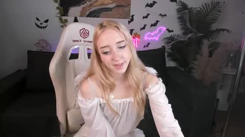 Snapshot of anorababy chatting on October 31, 2:07 pm Anora online show from October 31, 2:07 pm